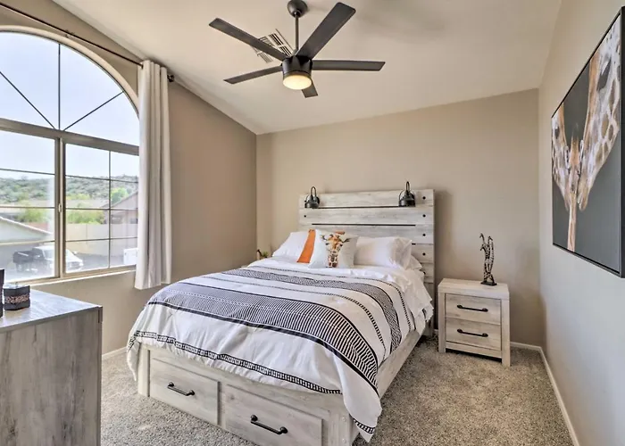 Complimentary Heated Pool: Goodyear Getaway! Holiday home