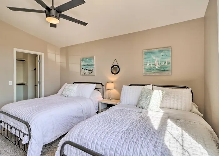 Complimentary Heated Pool: Goodyear Getaway! Holiday home