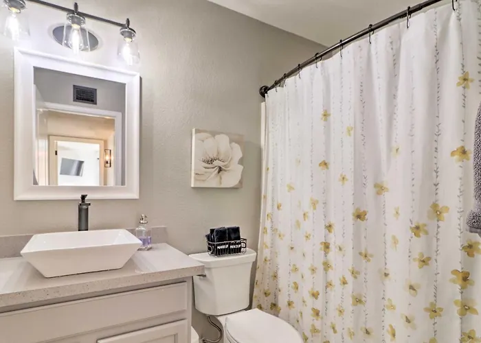 Complimentary Heated Pool: Goodyear Getaway! *