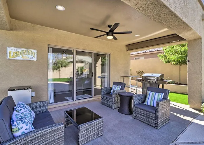 Complimentary Heated Pool: Goodyear Getaway! Holiday home Liberty