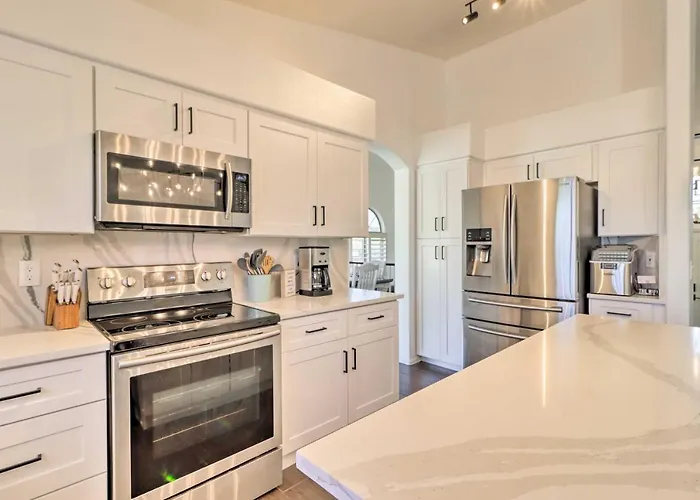 Complimentary Heated Pool: Goodyear Getaway! *