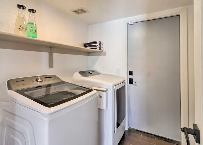 Complimentary Heated Pool: Goodyear Getaway! Liberty