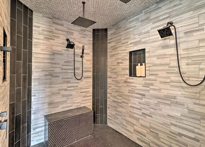 Complimentary Heated Pool: Goodyear Getaway! Liberty