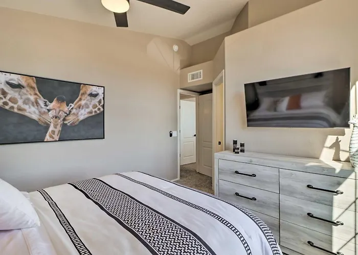 Holiday home Complimentary Heated Pool: Goodyear Getaway!
