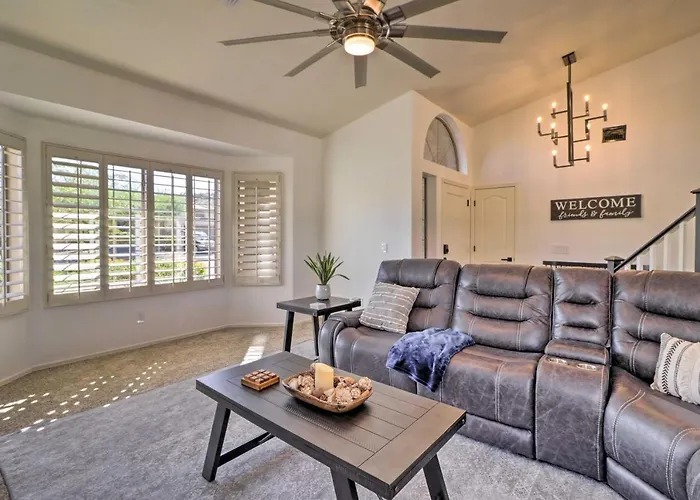 Complimentary Heated Pool: Goodyear Getaway! Holiday home Liberty