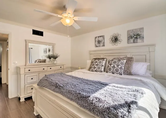 Complimentary Heated Pool: Goodyear Getaway! Liberty